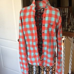 Adorable button-down Hollister shirt